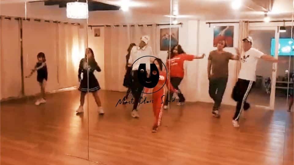 วันนี้ทุ่มนึงใครว่างมา join  dance workshop กันนะคะ
 สัปดาห์นี้ครูเท็กซัสบอกว่าเ…