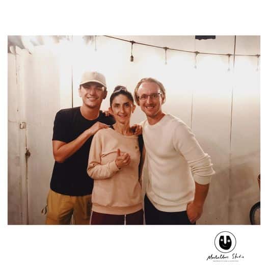 เมื่อวานนี้พี่ชิน ชินวุฒ มารับคุณแม่ที่เรียน Acting Class กับ Mr.Robin เราเลยเก็…